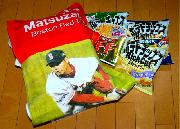 ＭＬＢプレミアムグッズ　ＭＬＢオリジナルスポーツタオルとスナック4袋詰め合わせ