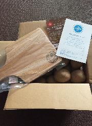 「北海道のじゃがいも」2kgと「カッティングボード」