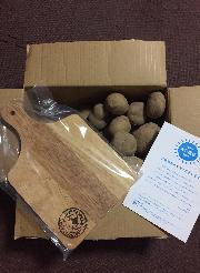 「北海道のじゃがいも」2kgと「カッティングボード」