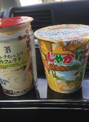 タリーズコーヒースムーステイストラテ・じゃがりこはちみつバター・ミルクたっぷりカフェラテ