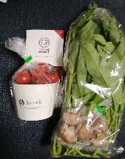 ミニトマト、ブラウンマッシュルーム、空芯菜