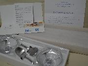 スプーンとジャムを入れるカップ、天然木のトレー