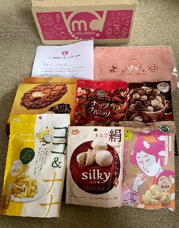 お菓子とポーチ