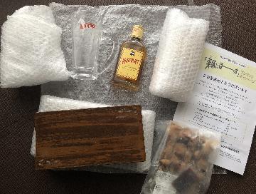 タレでがっつり美味いほーっすセット　ホワイトホース×2本、ジョッキ×2脚、お皿×2枚、ももタレ焼鳥×1袋