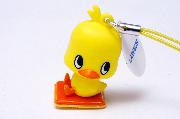 ローソン・チキンラーメン　ミニクリーナーつきひよこちゃんストラップ