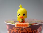 チキンラーメンフタどめフィギュア全2種