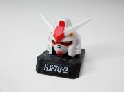 セブン-イレブン限定　機動戦士ガンダムフタ留めフィギュア全4種