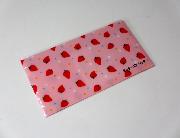 苺のチーズスティック　マスクケース