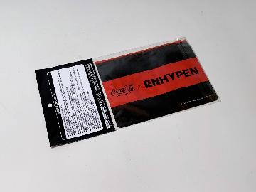 コカ・コーラ×ENHYPEN スライダーポーチ 全3種